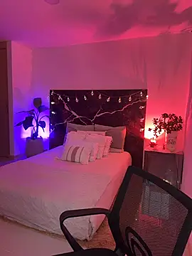 EmaSaenz online show from 12, 2, 2026