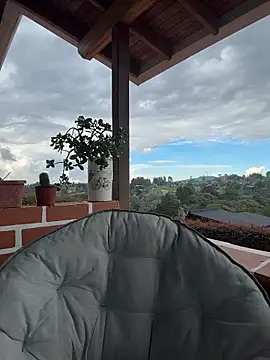 EmaSaenz online show from 30, 10, 2025