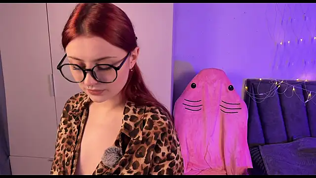 Snapshot of RozieRose chatting on 8, 10, 2025 RozieRose online show from 8, 10, 2025