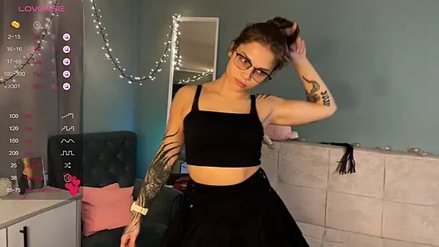Snapshot of HumbleJess chatting on 29, 4, 2026 HumbleJess online show from 29, 4, 2026