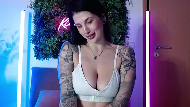 KiraKane1 online show from 10, 1, 2025