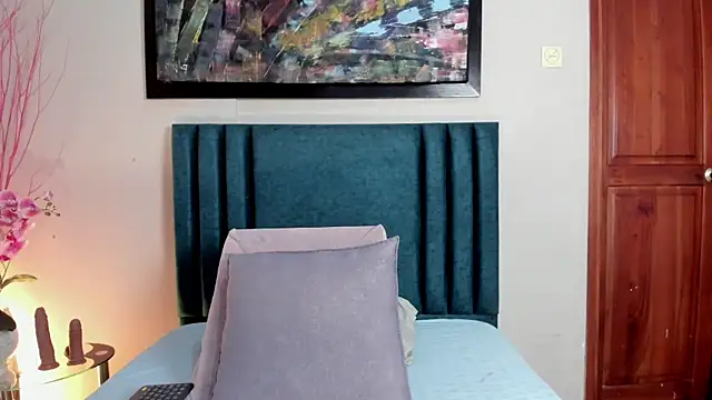 Emilywatsonn online show from 21, 4, 2026