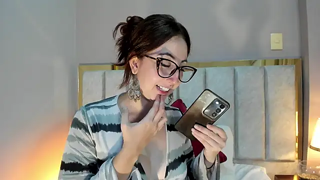 Emilywatsonn online show from 21, 11, 2025