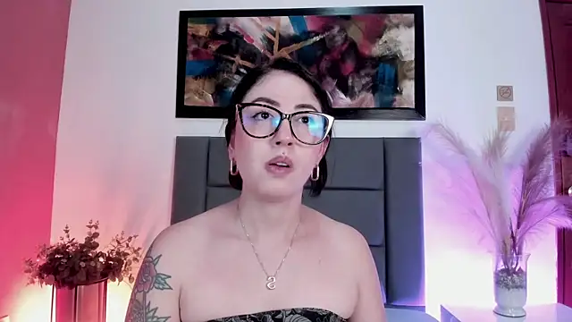 Emilywatsonn online show from 9, 4, 2026