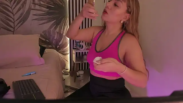 Samaantha-White online show from 20, 4, 2026