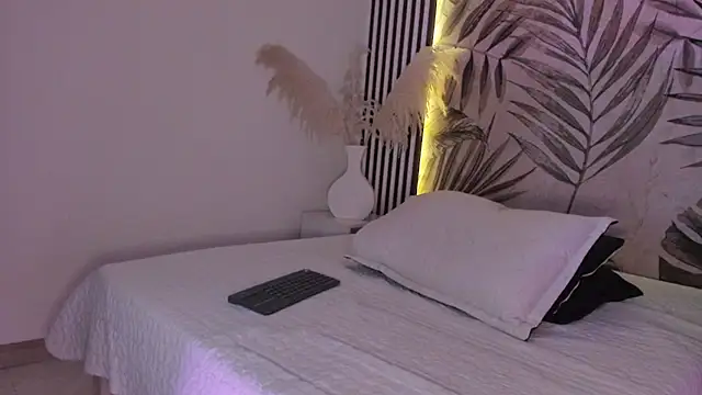 Samaantha-White online show from 14, 11, 2025