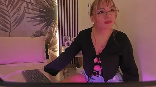 Samaantha-White online show from 15, 4, 2026