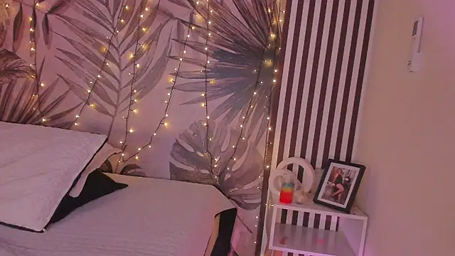 Samaantha-White online show from 2, 12, 2025