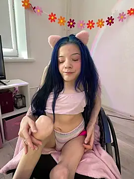 MiniSophiaa online show from 12, 4, 2026