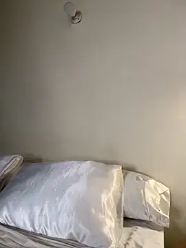 Amelia Rouse online show from 18, 10, 2025