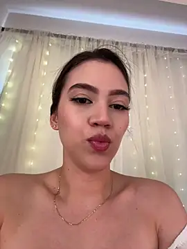Snapshot of Amelia_Rouse chatting on 25, 5, 2026 Amelia Rouse online show from 25, 5, 2026