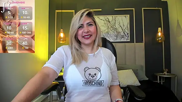 Snapshot of Melanie_silver_ chatting on 20, 2, 2025 Melanie silver online show from 20, 2, 2025
