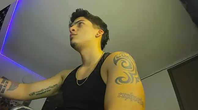 Snapshot of charlie_hotxxx chatting on 13, 3, 2025 charlie hotxxx online show from 13, 3, 2025