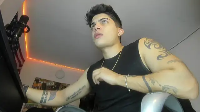 Snapshot of charlie_hotxxx chatting on 8, 10, 2025 charlie hotxxx online show from 8, 10, 2025