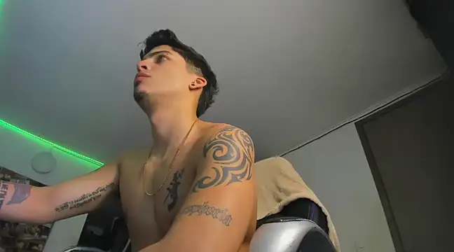 Snapshot of charlie_hotxxx chatting on 9, 3, 2025 charlie hotxxx online show from 9, 3, 2025