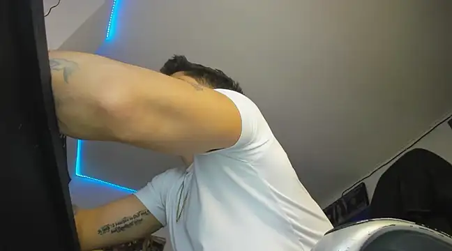 Snapshot of charlie_hotxxx chatting on 17, 2, 2025 charlie hotxxx online show from 17, 2, 2025