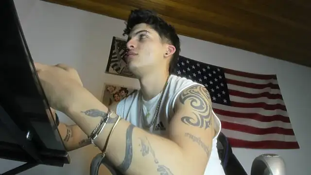 Snapshot of charlie_hotxxx chatting on 14, 11, 2025 charlie hotxxx online show from 14, 11, 2025