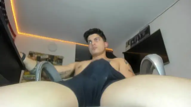 Snapshot of charlie_hotxxx chatting on 28, 9, 2025 charlie hotxxx online show from 28, 9, 2025