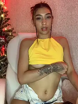 Snapshot of _Aura- chatting on 5, 1, 2025 Aura- online show from 5, 1, 2025