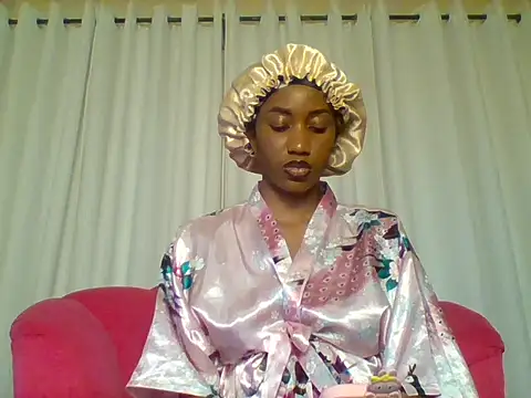 Queeen model online show from 6, 10, 2025