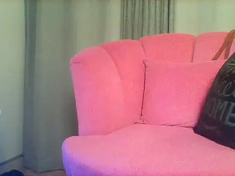 Snapshot of Queeen_model chatting on 4, 4, 2026 Queeen model online show from 4, 4, 2026