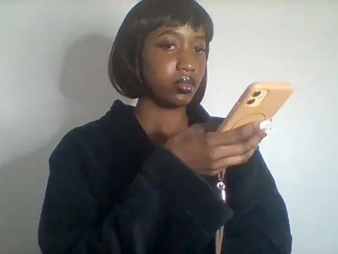 Snapshot of Queeen_model chatting on 9, 7, 2026 Queeen model online show from 9, 7, 2026