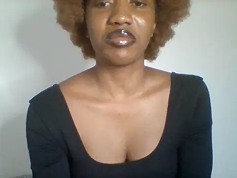 Snapshot of Queeen_model chatting on 16, 7, 2026 Queeen model online show from 16, 7, 2026