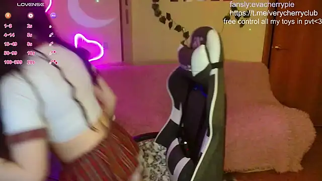 cherry crushhh online show from 23, 1, 2025