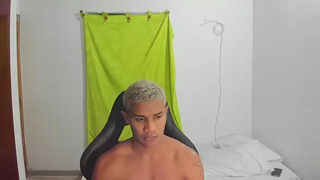 Snapshot of corzoethan chatting on 18, 5, 2026 corzoethan online show from 18, 5, 2026