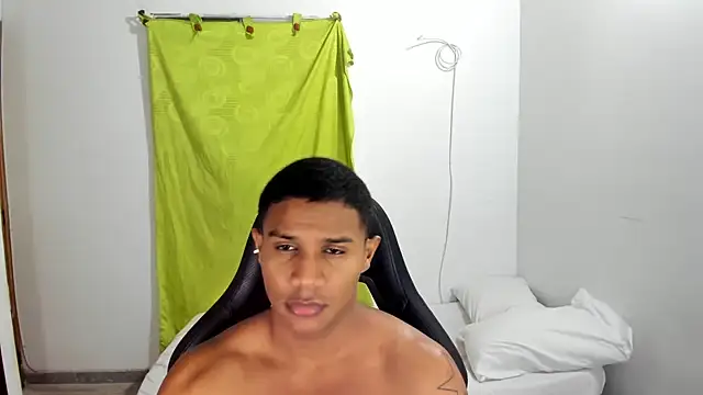 Snapshot of corzoethan chatting on 19, 7, 2026 corzoethan online show from 19, 7, 2026