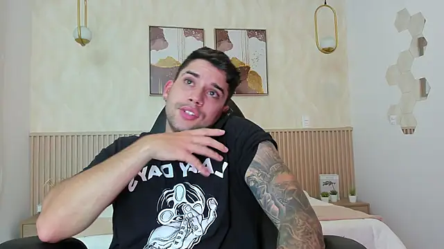 Snapshot of Mike_montoya1 chatting on 9, 10, 2025 Mike montoya1 online show from 9, 10, 2025