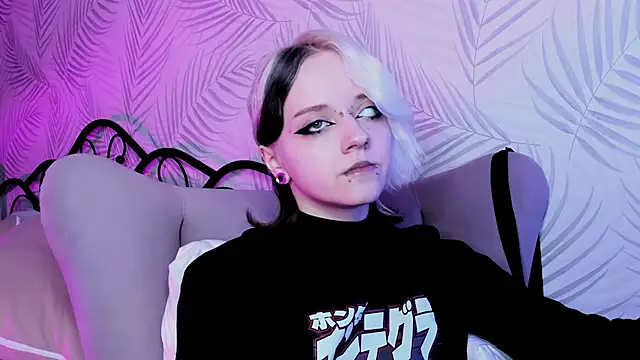 Holy Silvia online show from 7, 3, 2025