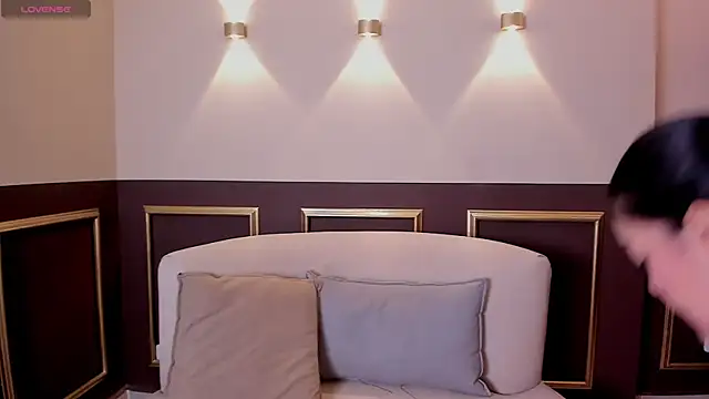 lexiethompson  online show from 12, 1, 2026