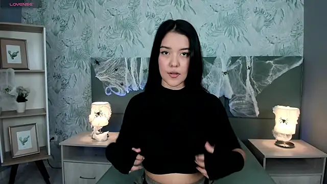 lexiethompson  online show from 17, 10, 2025