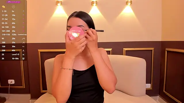 lexiethompson  online show from 22, 4, 2026