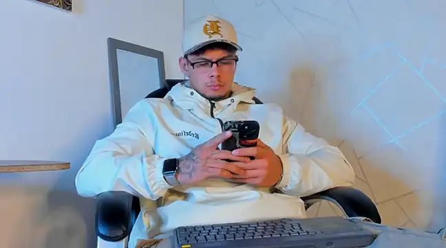 NoahhBrown online show from 23, 2, 2025