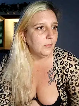 Snapshot of BecciDeluxe chatting on 19, 5, 2026 BecciDeluxe online show from 19, 5, 2026