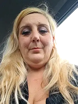 BecciDeluxe online show from 6, 1, 2026