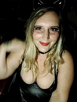 Snapshot of BecciDeluxe chatting on 31, 10, 2025 BecciDeluxe online show from 31, 10, 2025