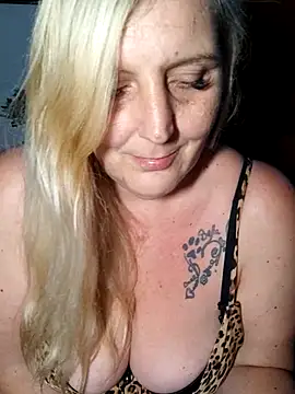 Snapshot of BecciDeluxe chatting on 24, 5, 2026 BecciDeluxe online show from 24, 5, 2026