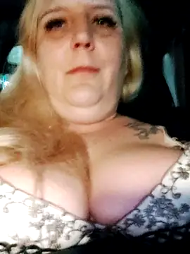 BecciDeluxe online show from 10, 1, 2026