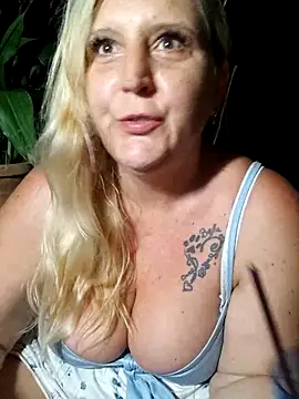 BecciDeluxe online show from 16, 6, 2026
