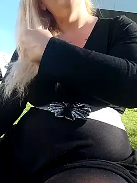 BecciDeluxe online show from 24, 2, 2026