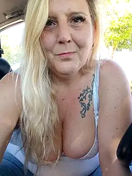 Snapshot of BecciDeluxe chatting on 11, 5, 2026 BecciDeluxe online show from 11, 5, 2026