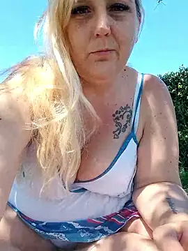 BecciDeluxe online show from 19, 4, 2026