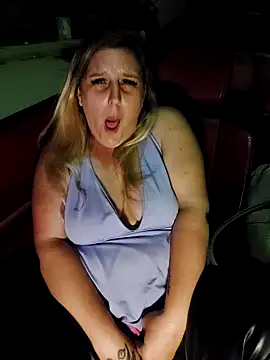 Snapshot of BecciDeluxe chatting on 15, 11, 2025 BecciDeluxe online show from 15, 11, 2025