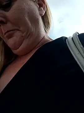 BecciDeluxe online show from 15, 1, 2026