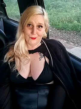 BecciDeluxe online show from 11, 1, 2026