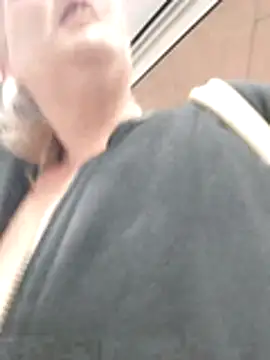 BecciDeluxe online show from 17, 12, 2025