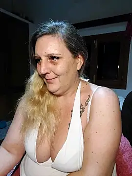 Snapshot of BecciDeluxe chatting on 26, 11, 2025 BecciDeluxe online show from 26, 11, 2025